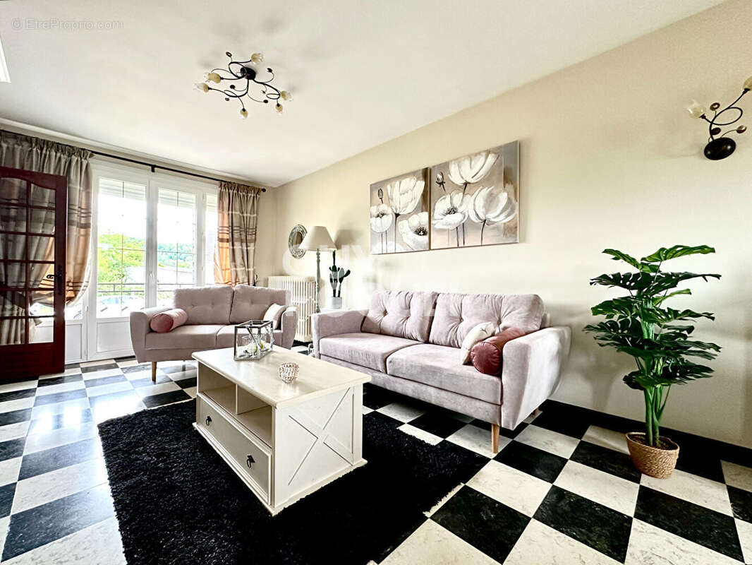 Maison à LONGUEIL-ANNEL