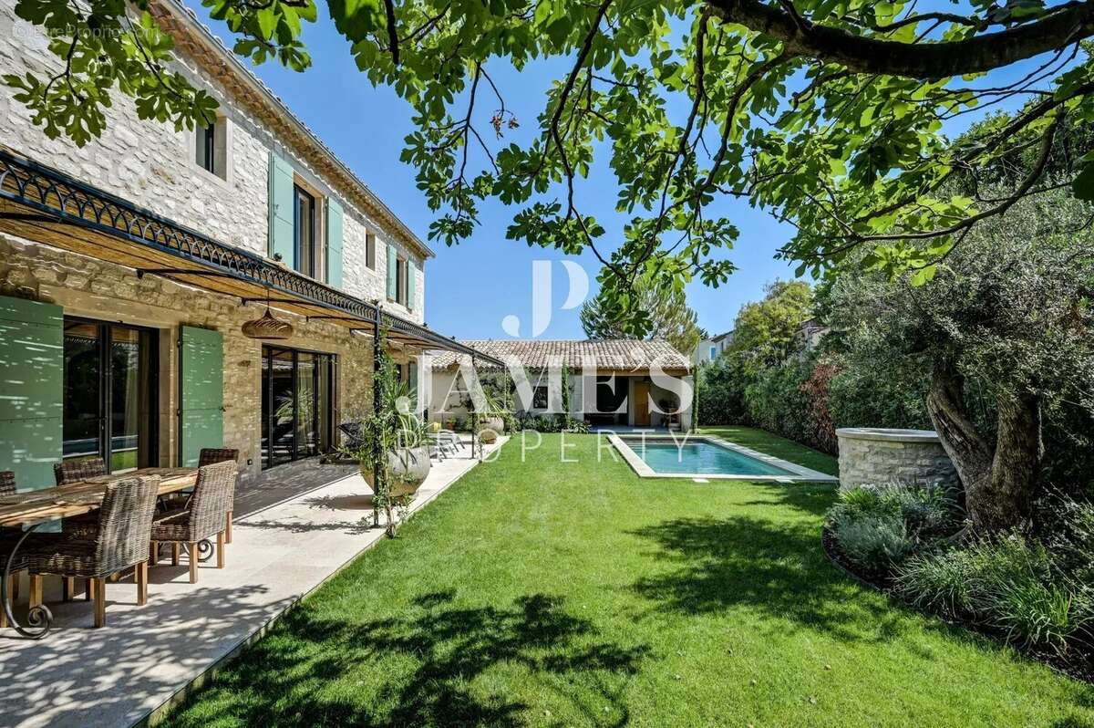 Maison 200 m² à Saint-Remy-De-Provence  - photo 5