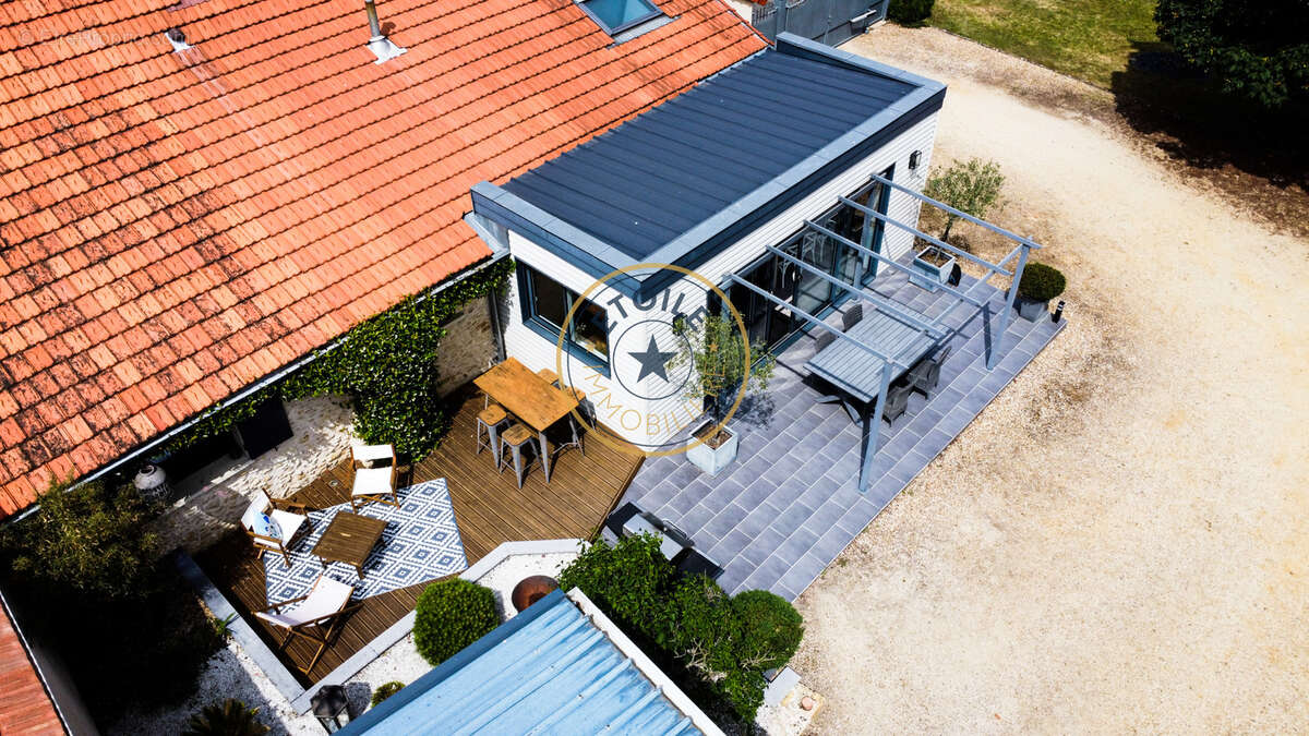 Maison à LEZIGNE