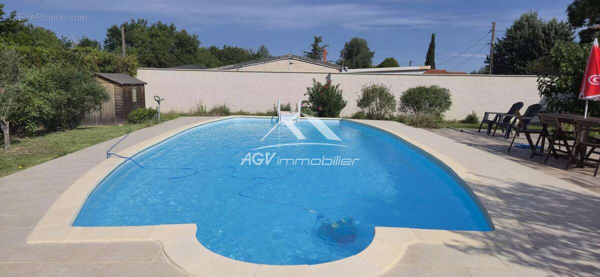 Maison à SAINT-HILAIRE-DE-BRETHMAS