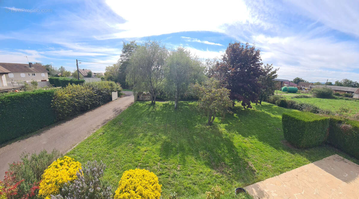 Maison à LESSARD-LE-NATIONAL