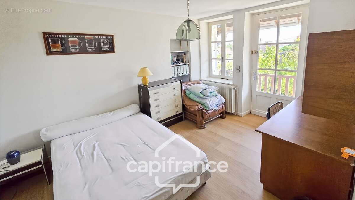 Maison en pierre à vendre 8 pièces avec piscine sur 3100 m² de terrain - photo 9