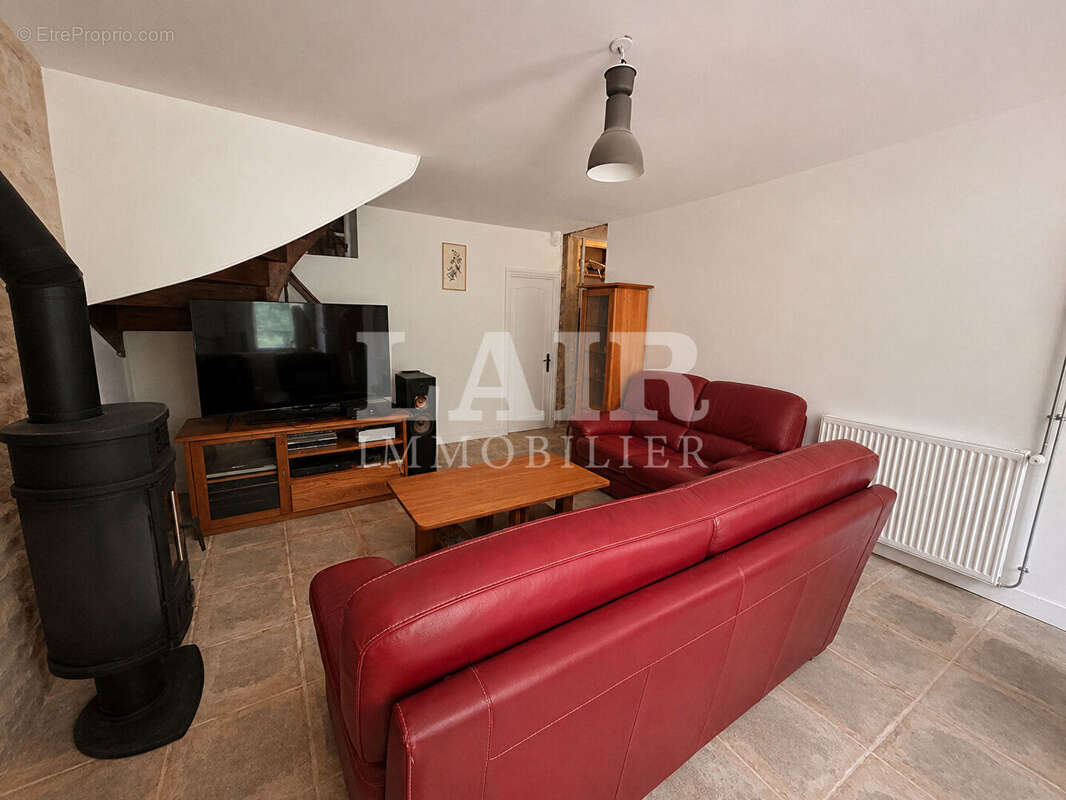 Maison en pierres à vendre à Saint Fraimbault - Ref O15269 - photo 2