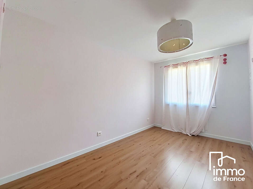 Maison 6 pièces 120 m2 à Saint-Martin-Le-Châtel - photo 9