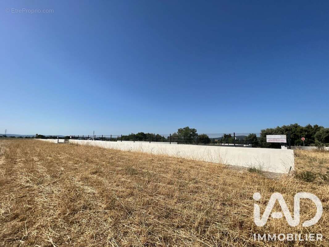 Terrain 777 m² à Jonquieres  - photo 3