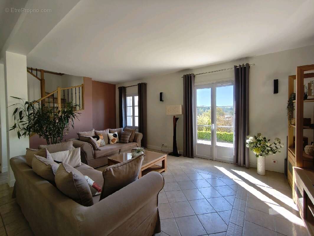 Maison à NESLES-LA-VALLEE