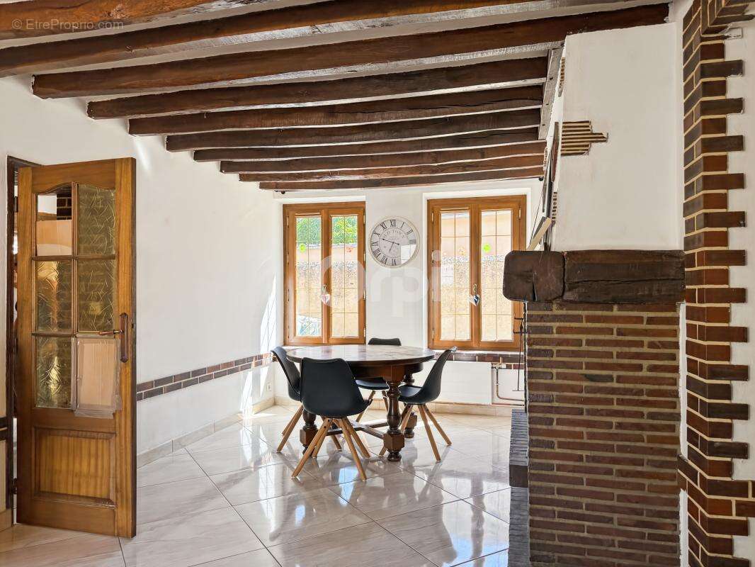 Maison à SAINT-LUBIN-DES-JONCHERETS