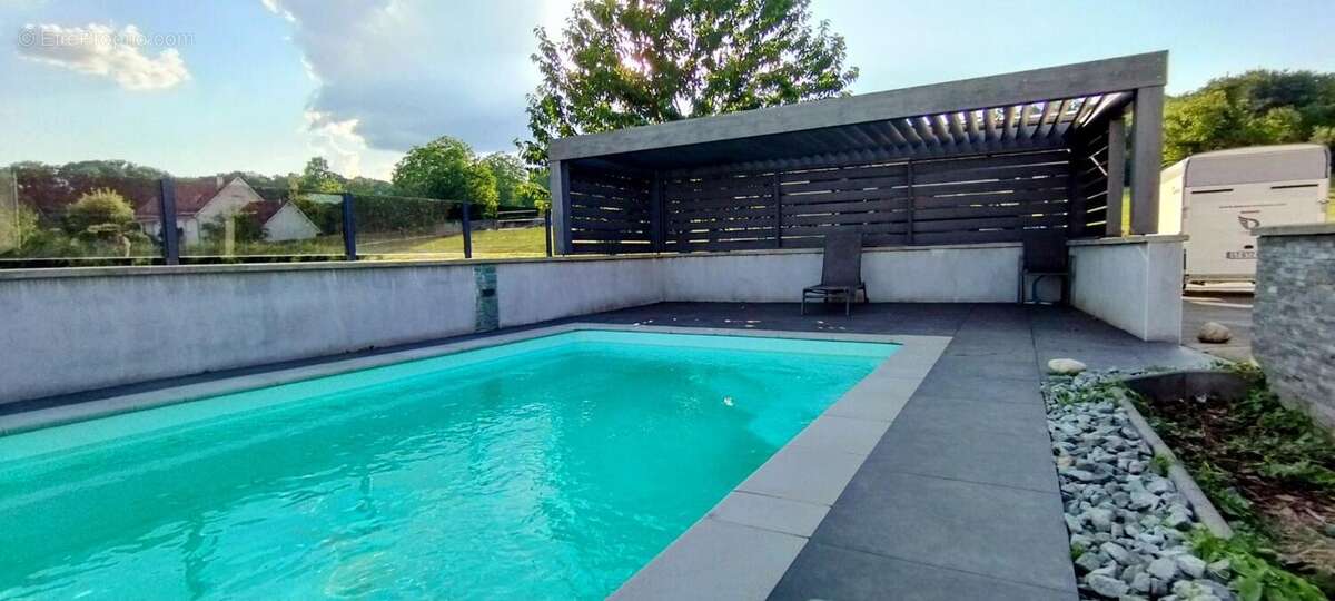 Maison à NEUREY-LES-LA-DEMIE