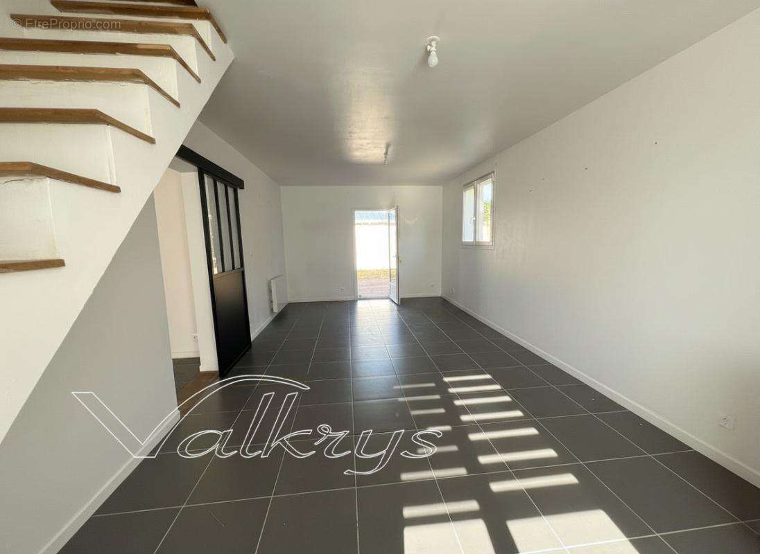 Maison proche mer et commodités à pied -7P-1000m2 zone U - photo 10