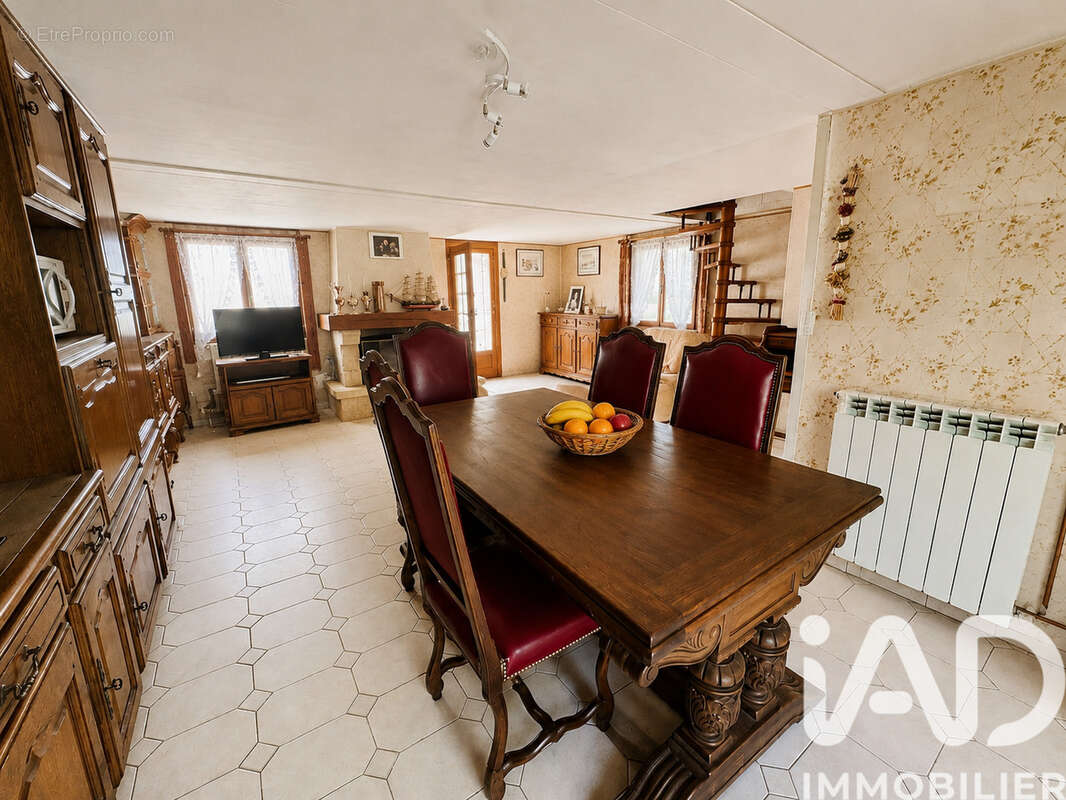 Photo 2 - Maison à FONTAINE-LA-GUYON