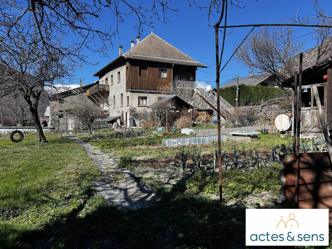 Maison à SAINT-JULIEN-MONT-DENIS