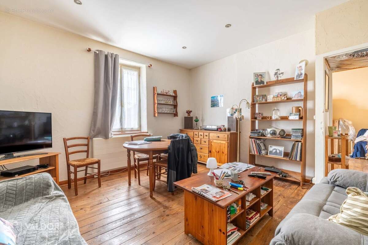 Appartement à LA TOUR-DU-PIN