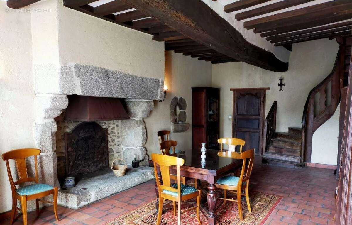 Maison à COURCITE