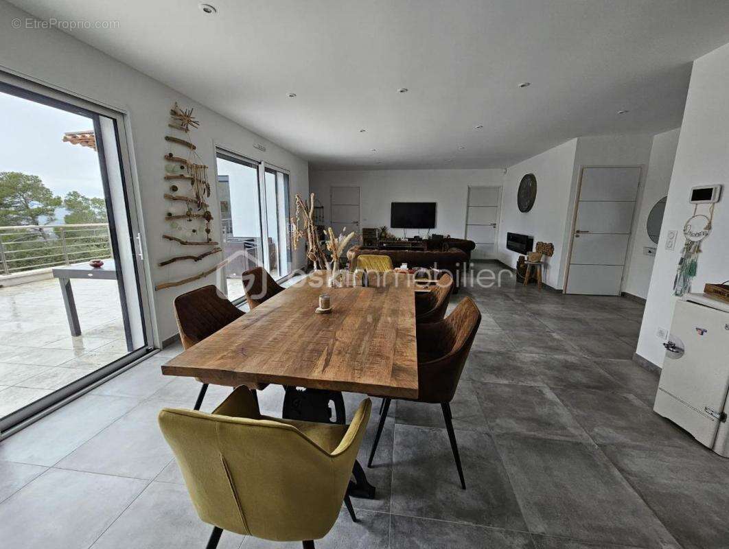 Maison à LE CANNET-DES-MAURES