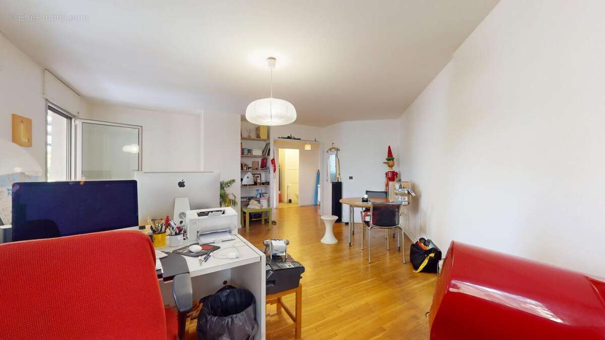  Lyon 3ᵉ – Limite Lyon 6ᵉ  Spacieux T3 de 72 m² avec parking, cave, ascenseur et jardin commun - photo 4