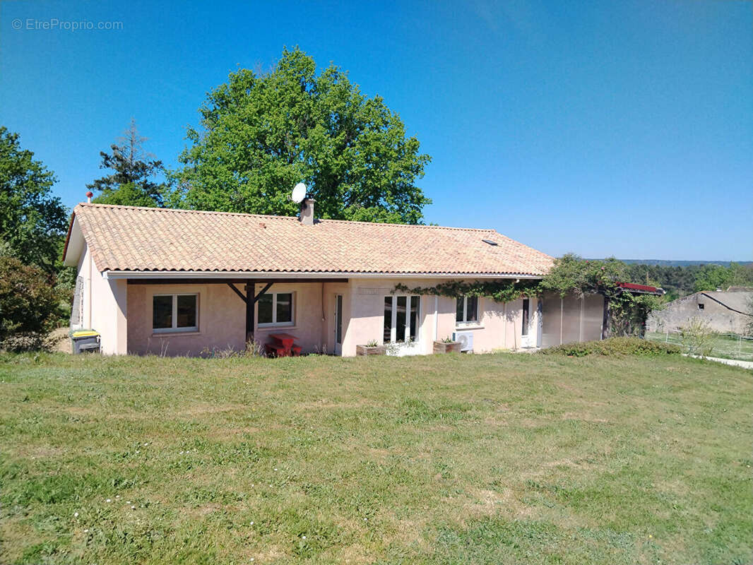 Maison à MENESPLET