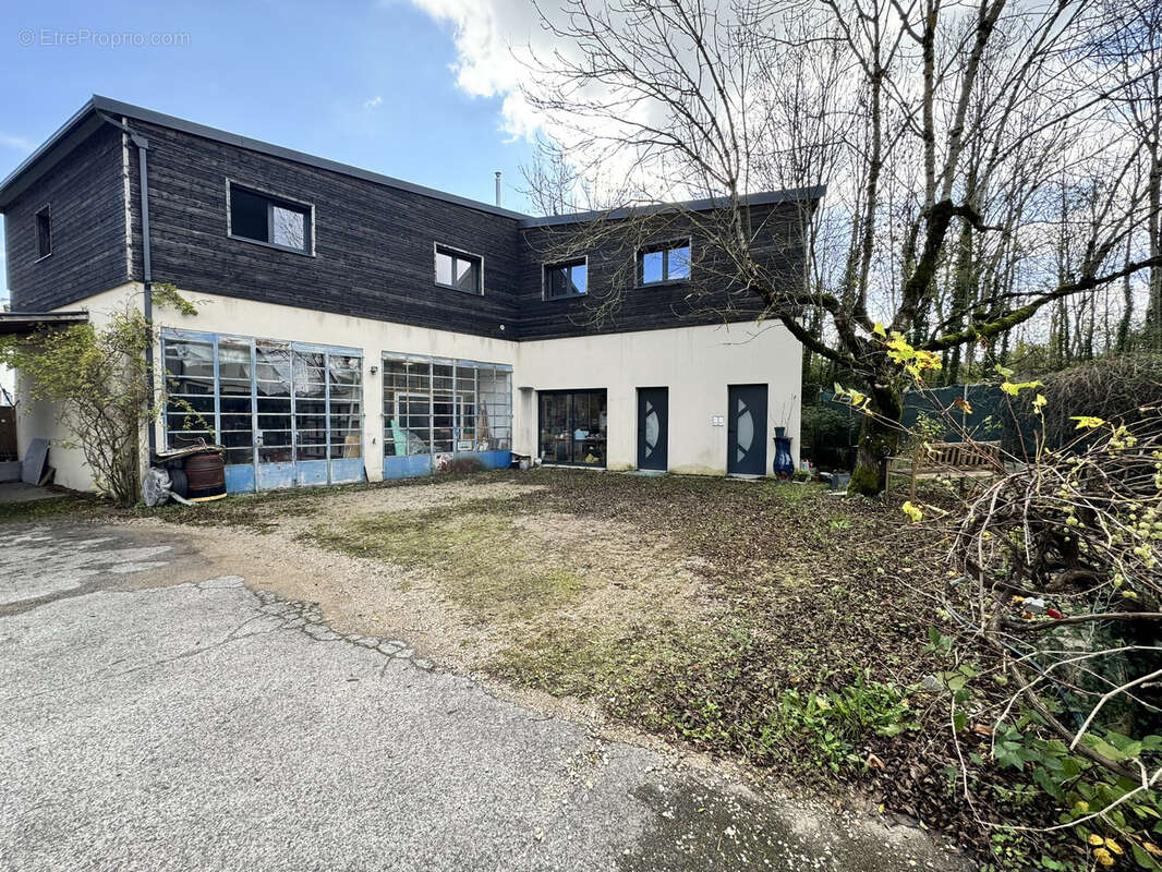 Maison à ONET-LE-CHATEAU