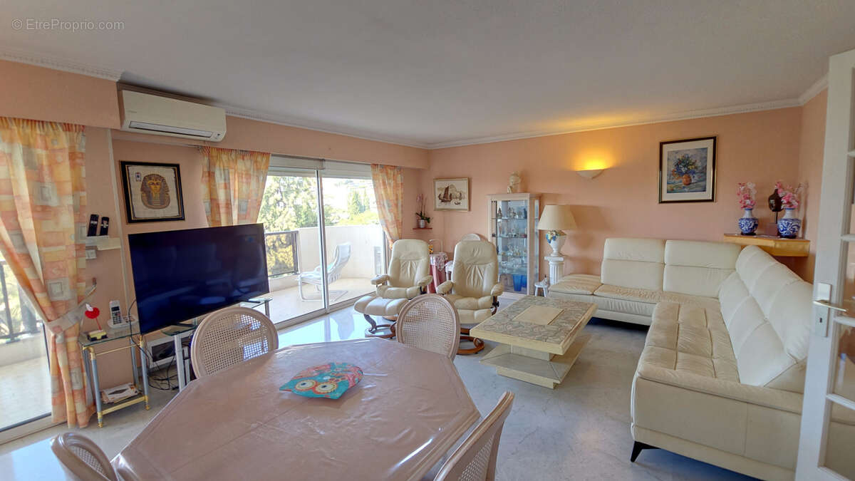 LE CANNET à vendre 4 pièces de 117 m2 avec terrasse et balcon, cave et garage sous-sol - photo 7