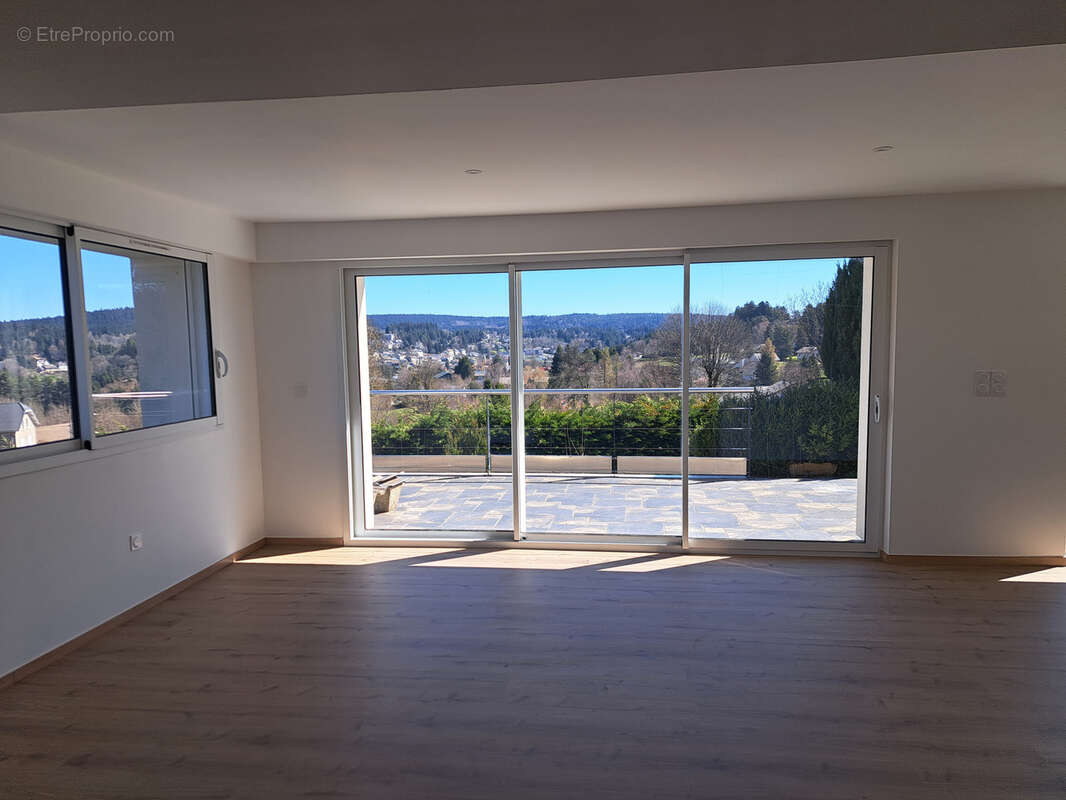 Maison à LE CHAMBON-SUR-LIGNON