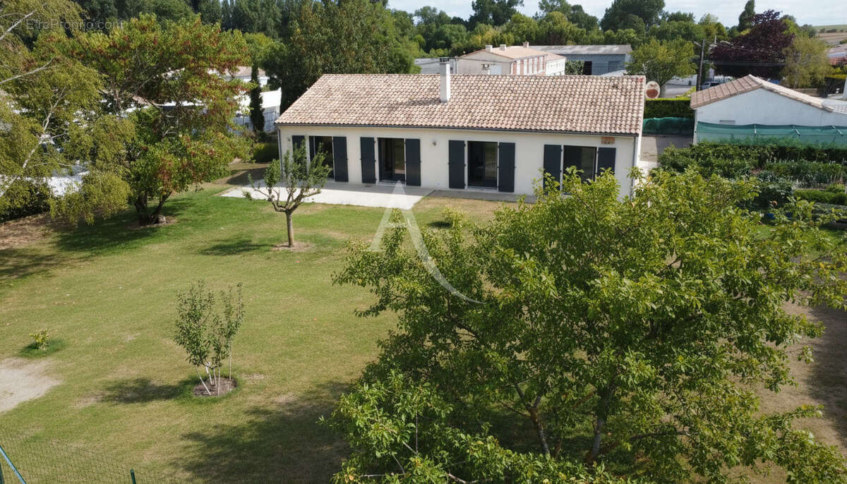 Maison de plain pied -  Semussac 4 pièce(s) 120 m2 - photo 3