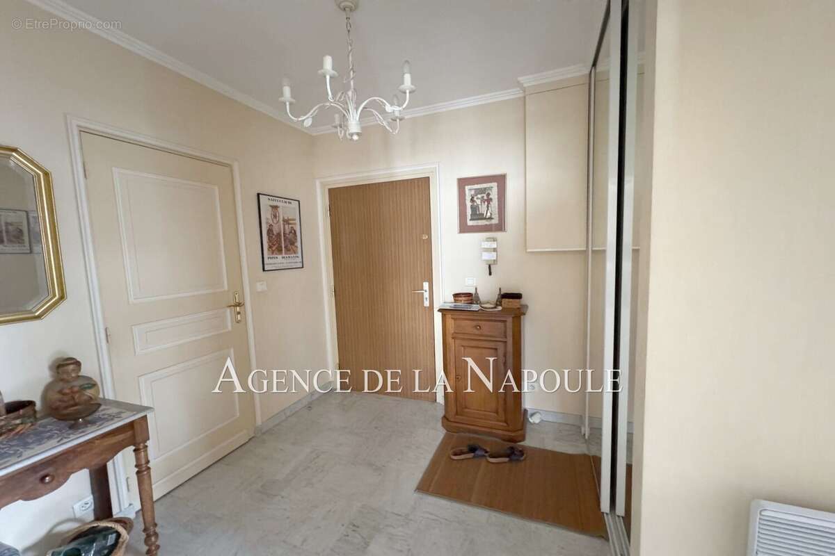 Appartement à MANDELIEU-LA-NAPOULE