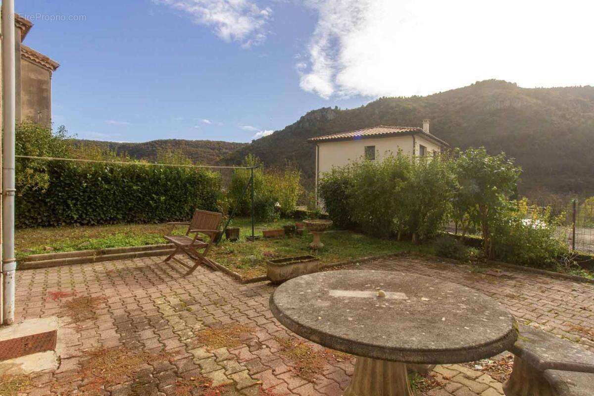 Maison à SAINT-JULIEN-EN-SAINT-ALBAN