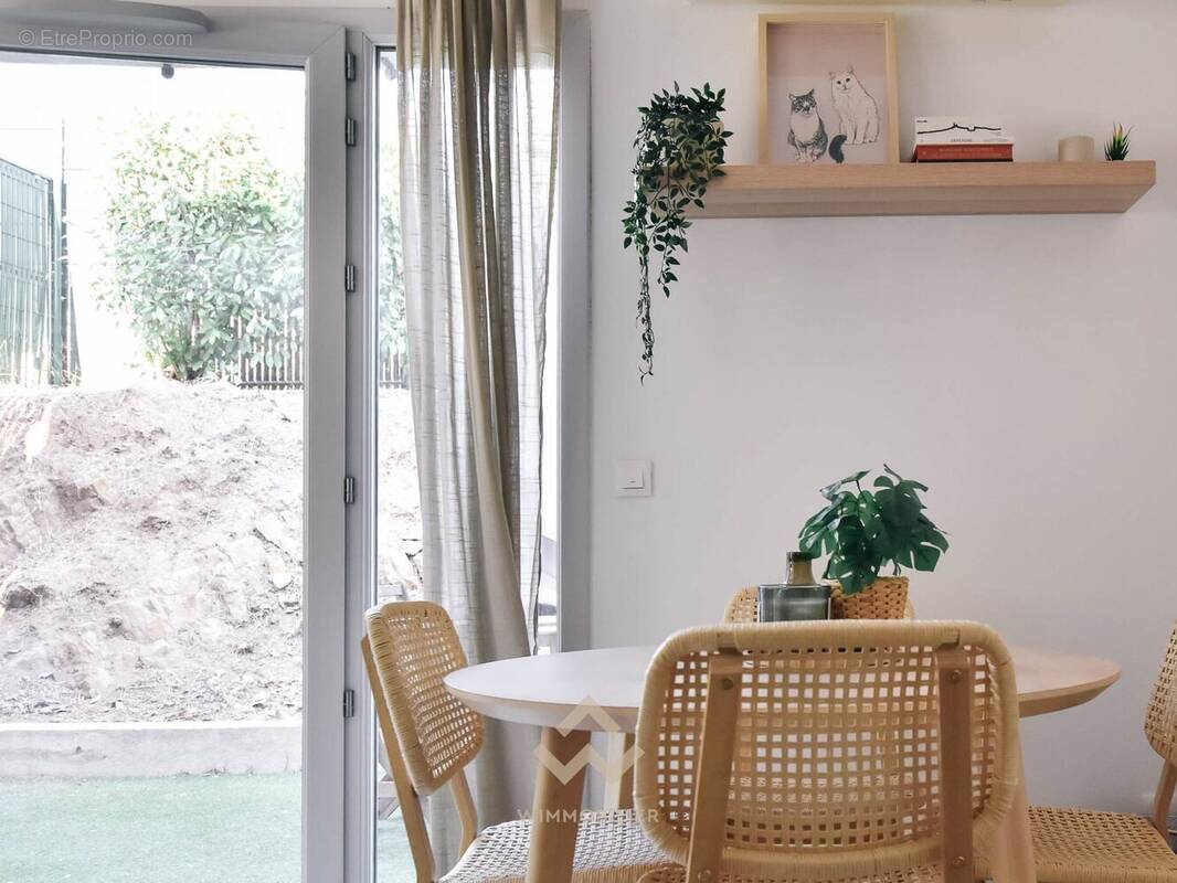 Appartement T2 - rez-de-jardin - Séjour - La Garde 83130 - Appartement à LA GARDE