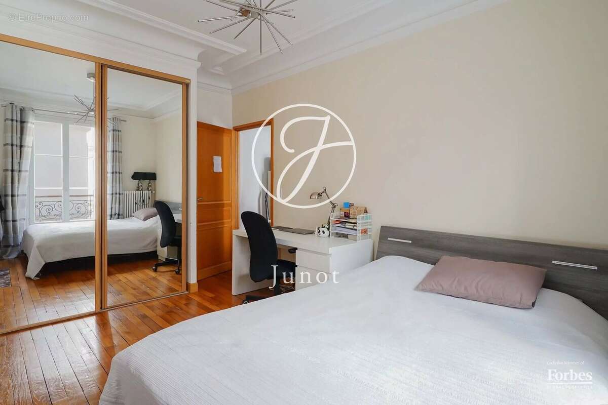 Appartement à PARIS-14E