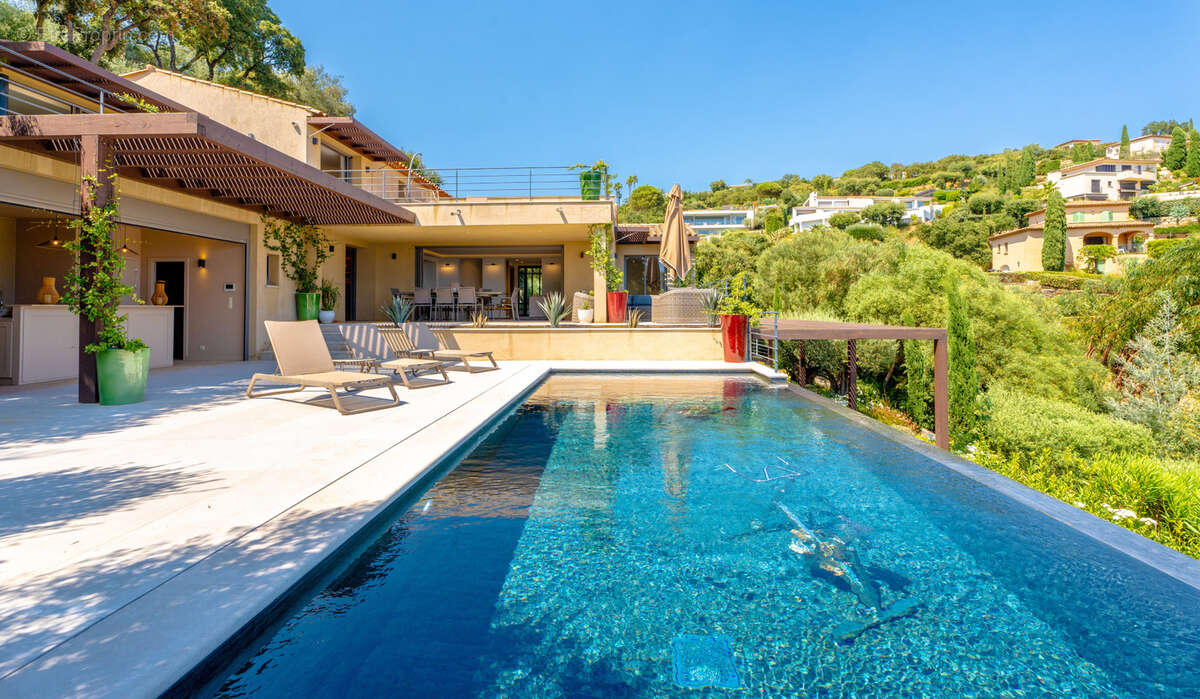 Domaine de la Nartelle villa de prestige avec piscine et vue mer dominante - photo 3