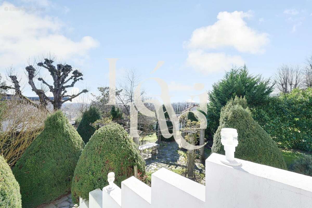 Maison à SURESNES