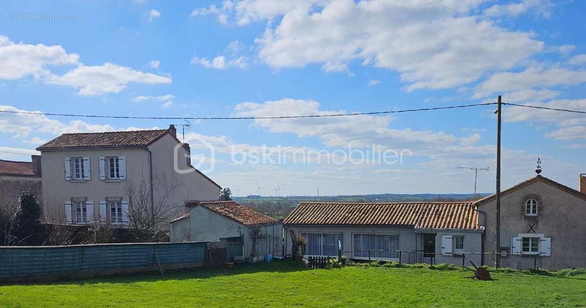 Maison à VERNOUX-EN-GATINE