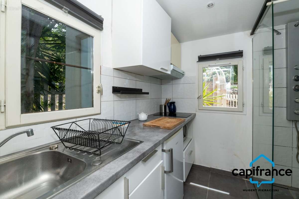 83 Ollioules La Courtine, Maison entierement rénovée avec goût, de 123 m2 (avec un studio) sur 386 m2 stationnement facile - photo 18