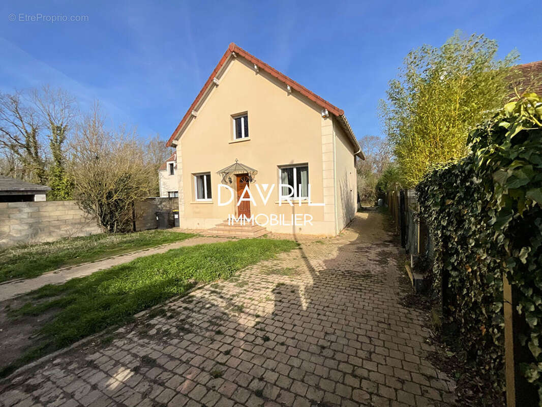 Maison à NEUVILLE-SUR-OISE
