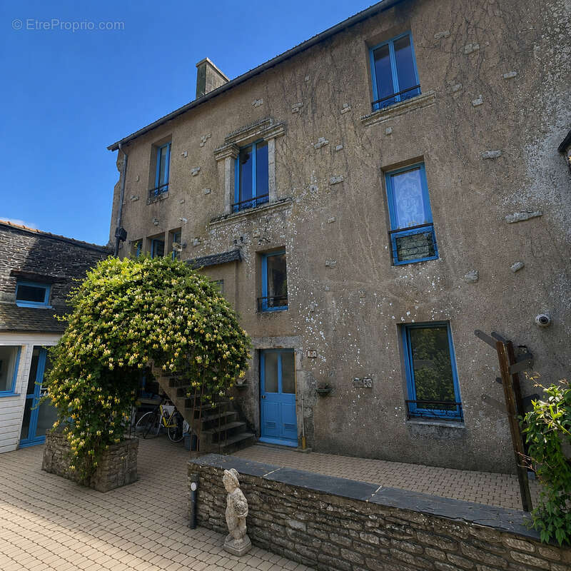 Appartement à CHATEAUNEUF-DU-FAOU