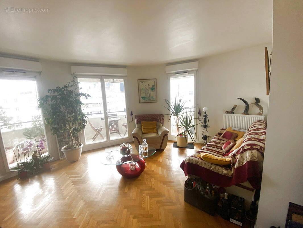 Appartement à COURBEVOIE