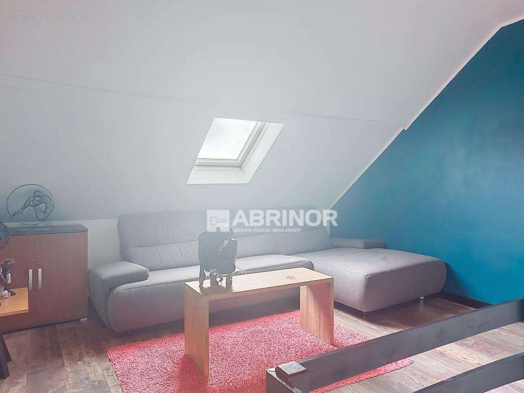 Commerce à NEUVILLE-EN-FERRAIN