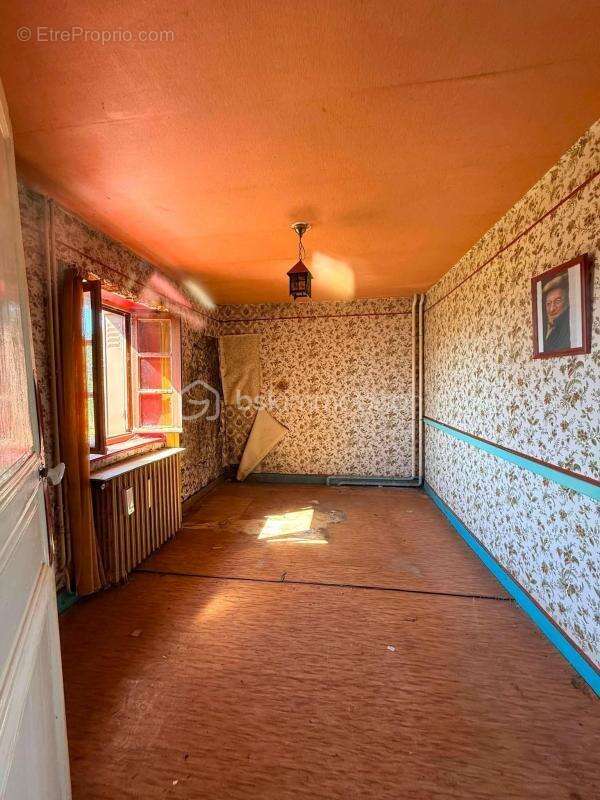  À vendre – Maison en pierre d’environ 120m2 à rénover entièrement - photo 10
