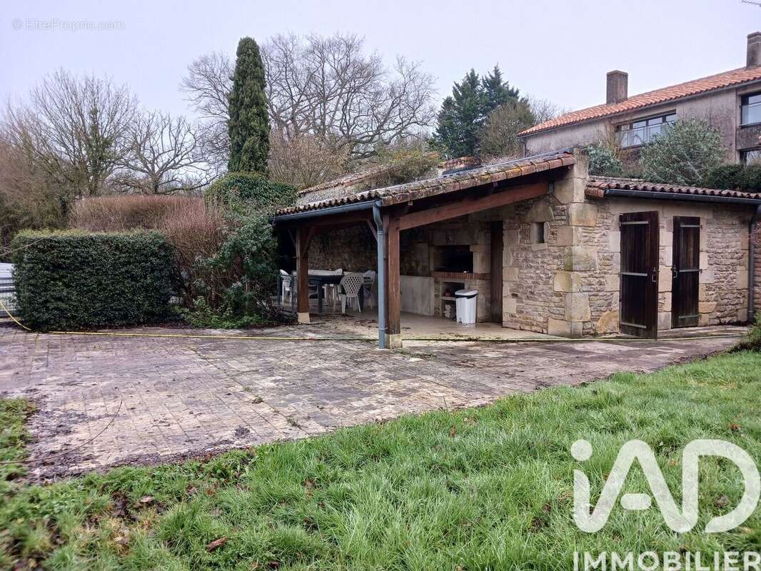 Maison 214 m² à Jousse  - photo 2