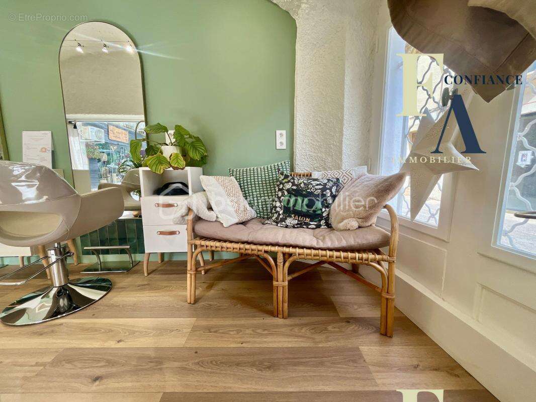 Commerce à COURNONTERRAL