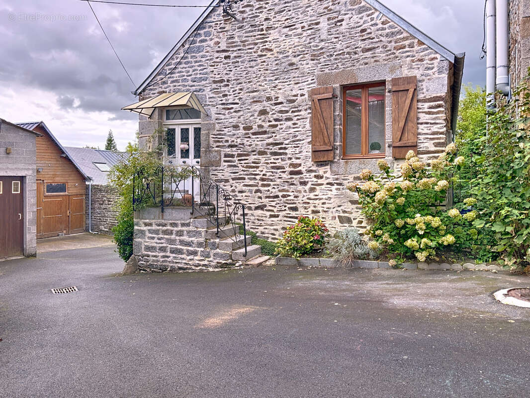 Maison à SAINT-POIS