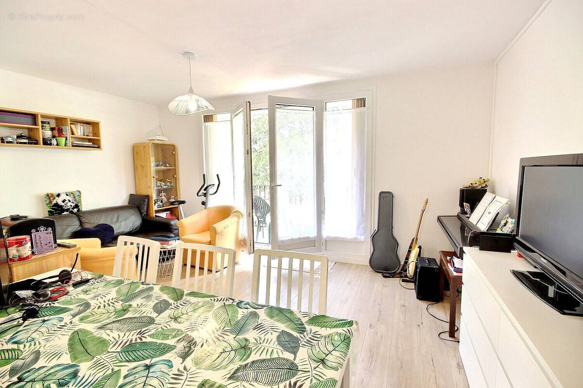 Appartement à FRESNES
