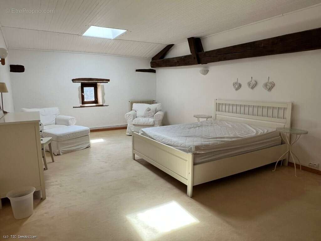 Maison à CHAMPAGNE-MOUTON