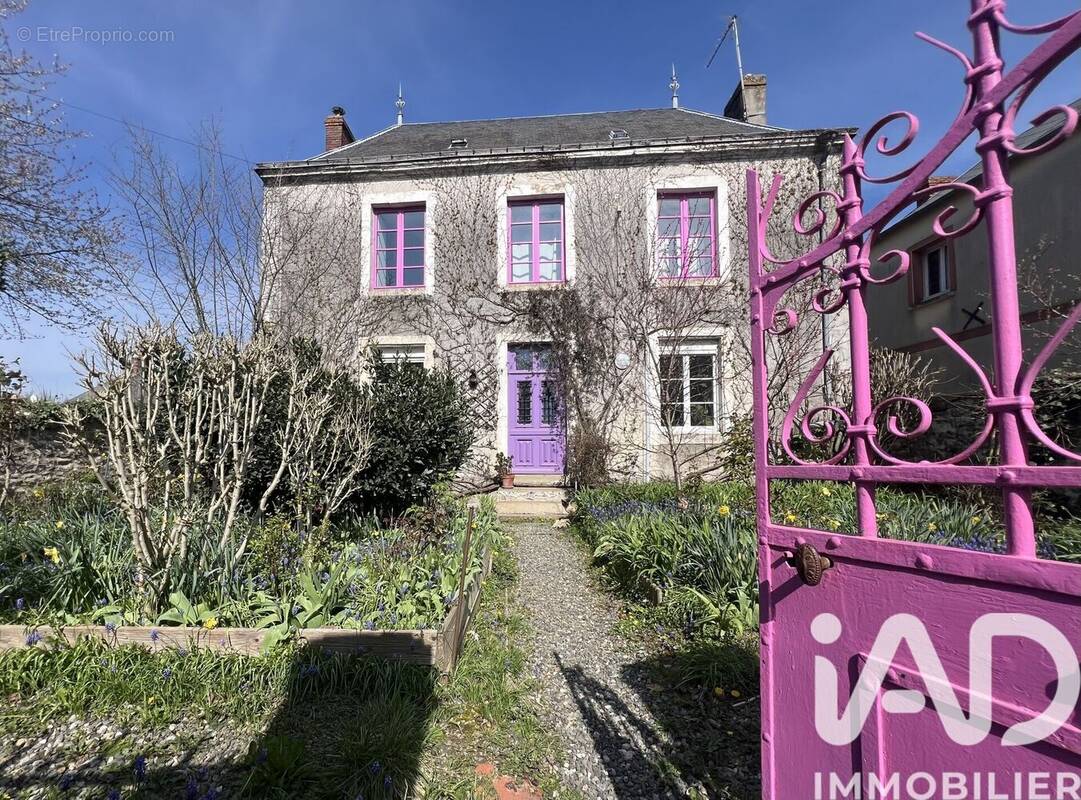 Photo 1 - Maison à VOUTRE