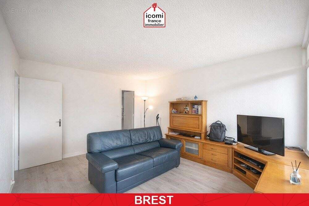 Finistere - brest (29200) - a vendre - appartement - t3 - 2em etage - 2 chambres - idealement situe - dpe d - balcon - ascenseur - photo 2