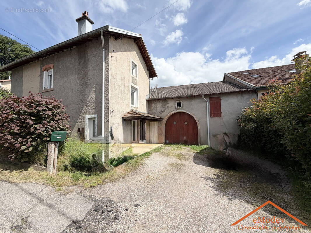 Maison à JARMENIL