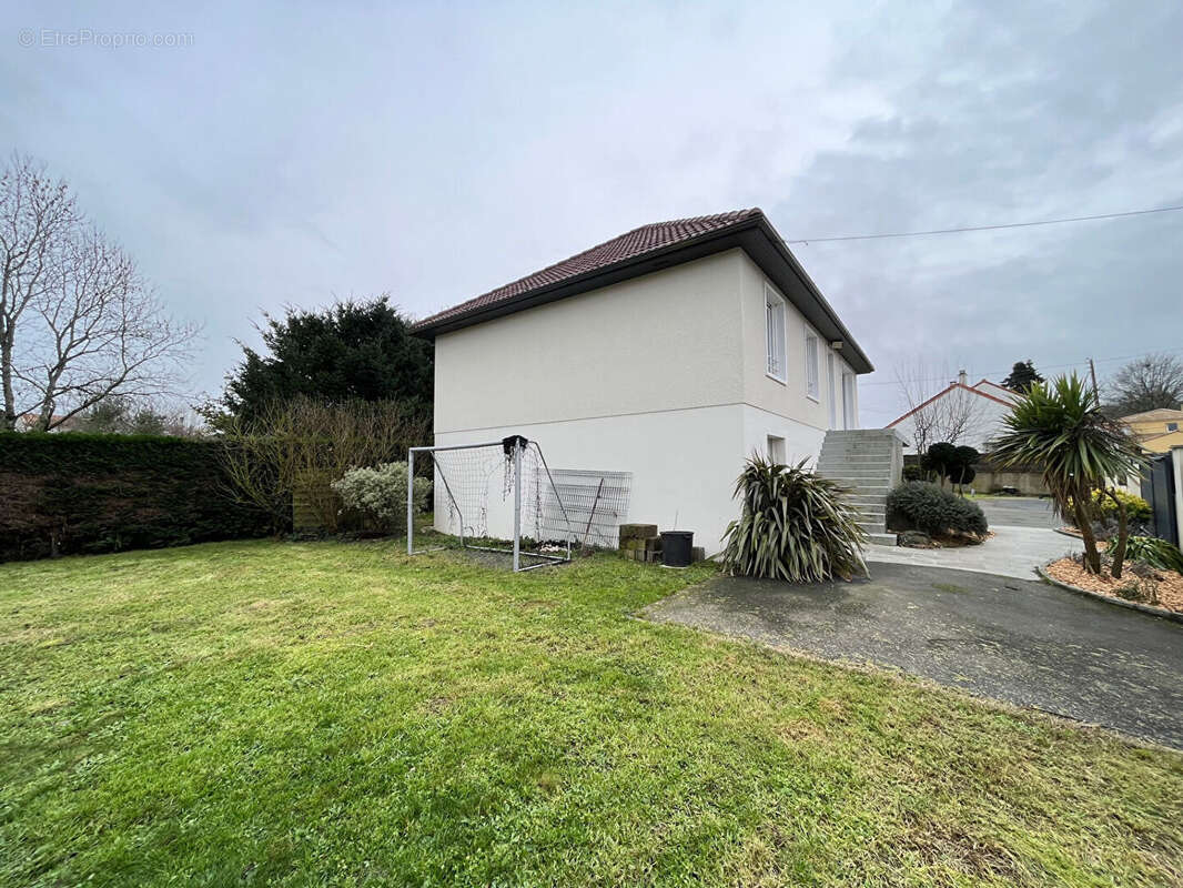 Maison à LA CHAPELLE-BASSE-MER