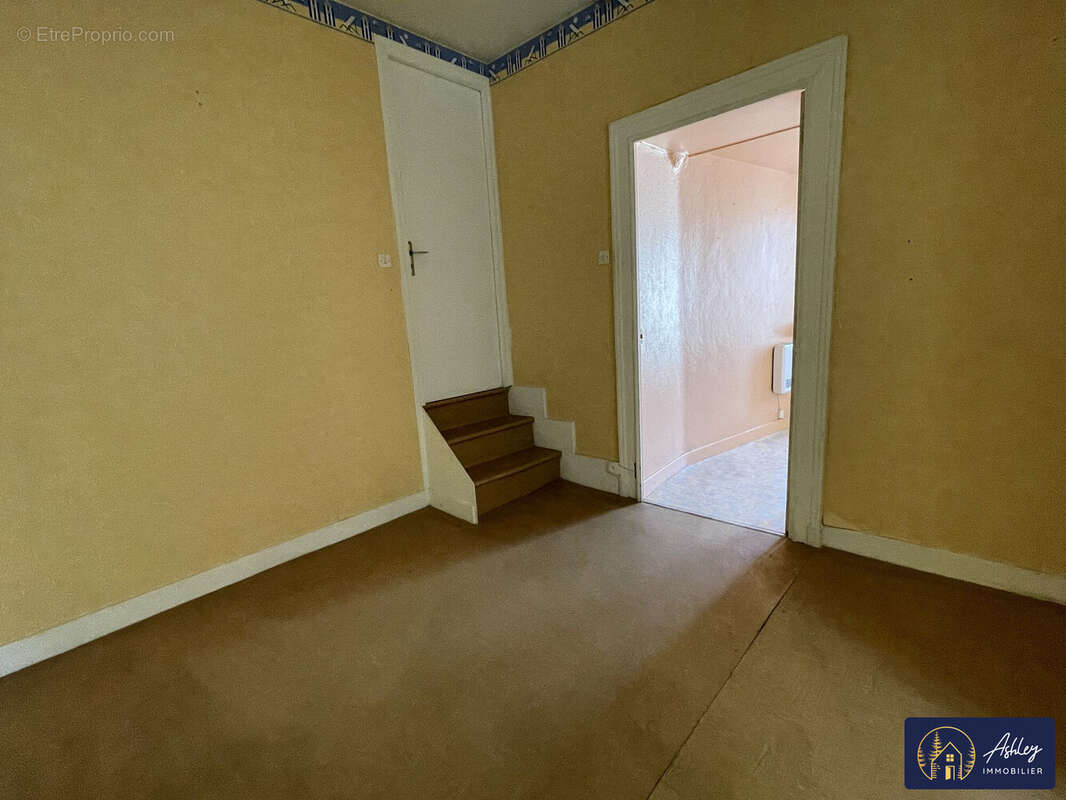 Appartement à RIOM-ES-MONTAGNES