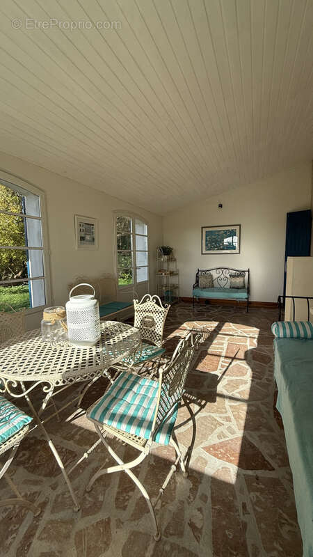 Maison à MORTAGNE-SUR-GIRONDE