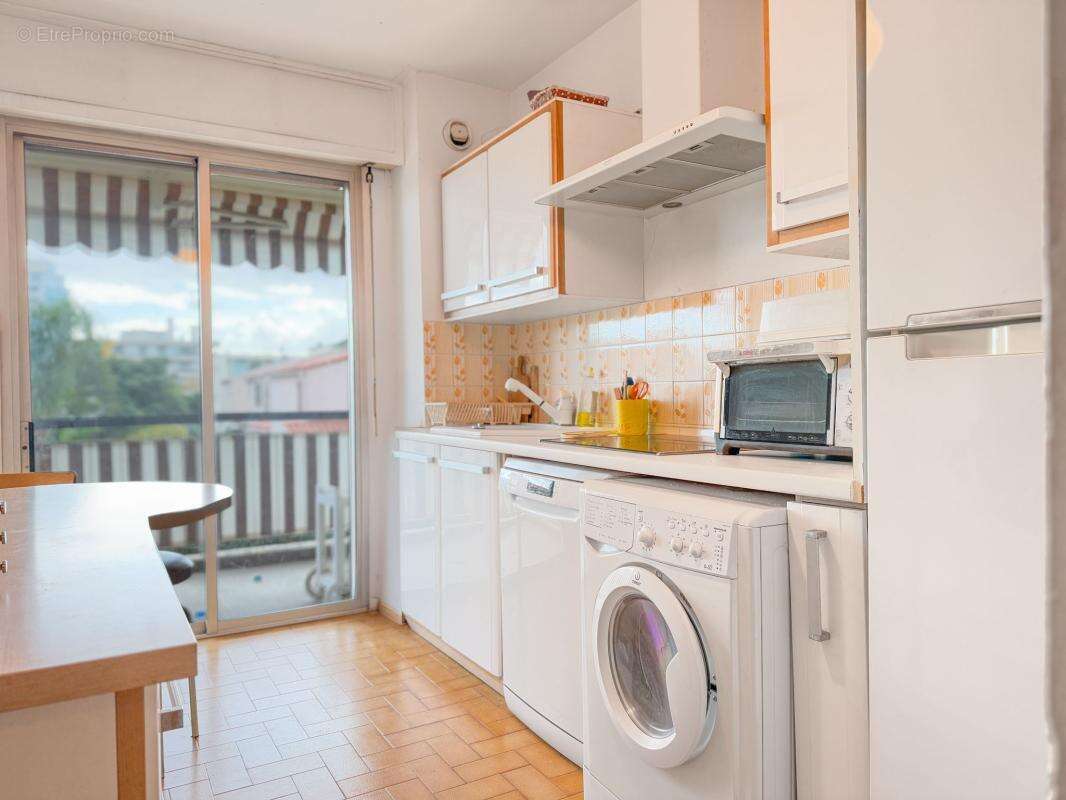 Appartement à SAINT-LAURENT-DU-VAR