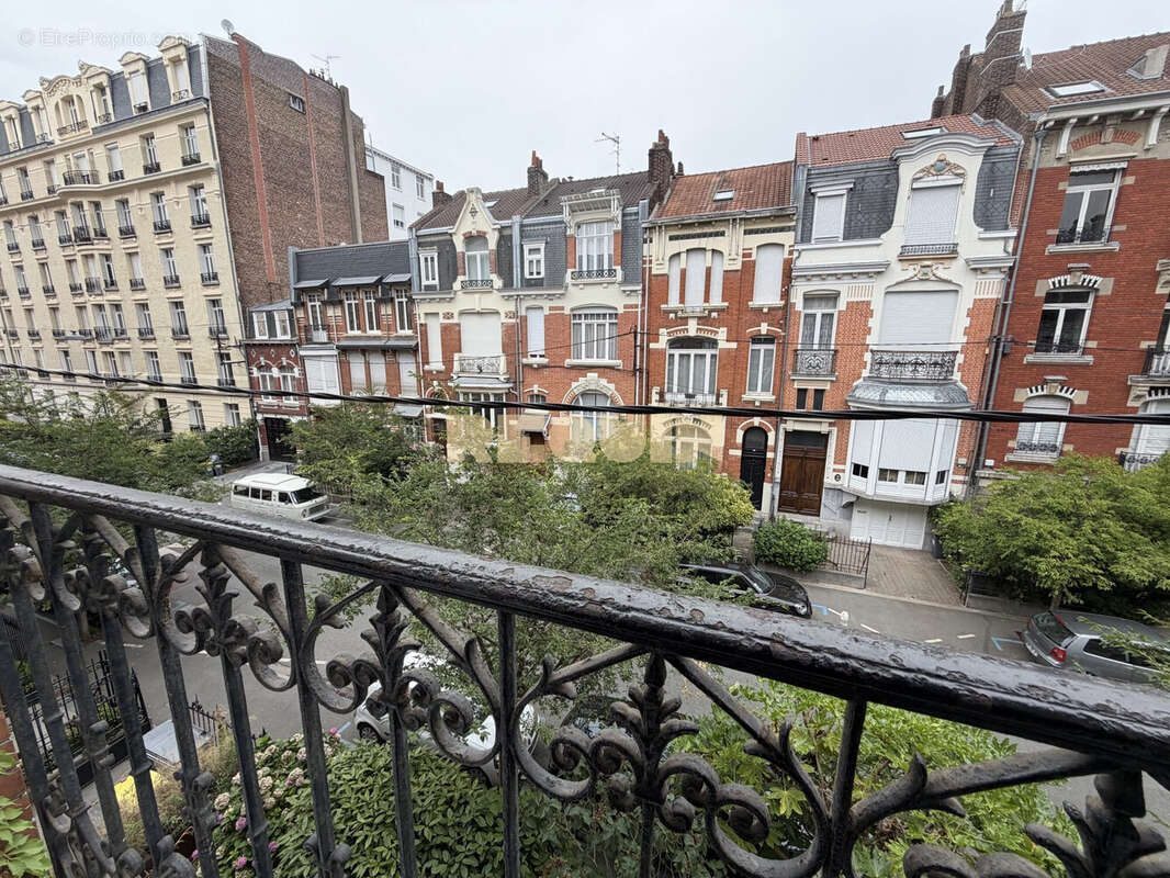 Appartement 91 m² à La Madeleine  - photo 2